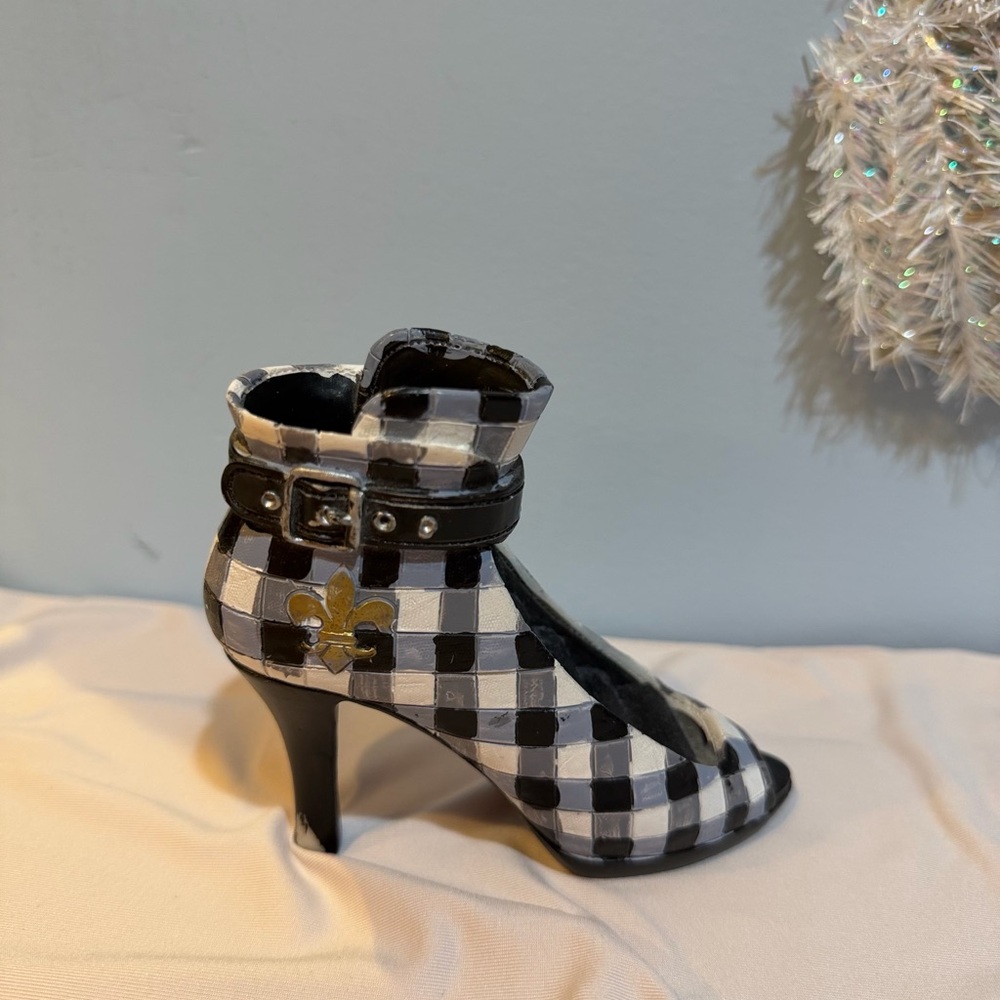 Checkered Black and White Women's Heel Ring Holder